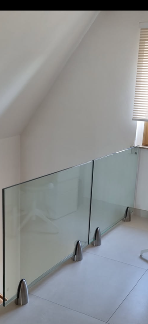 Garde-corps vitré sur trémie