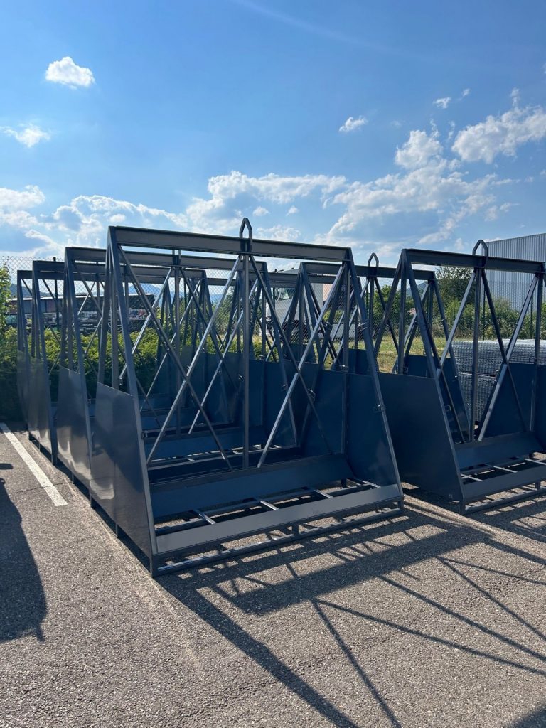 Racks en structure métallique.