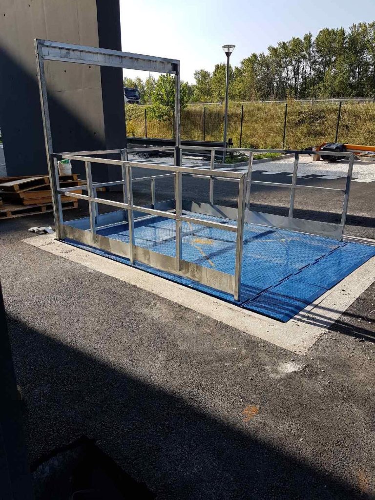 Table élévatrice motorisée.